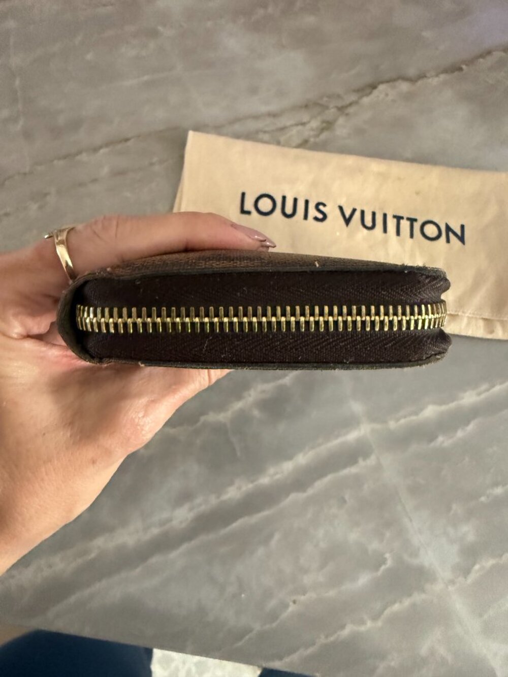 Louis Vuitton Damier Ebene Zippy Wallet - Picture 4 of 10